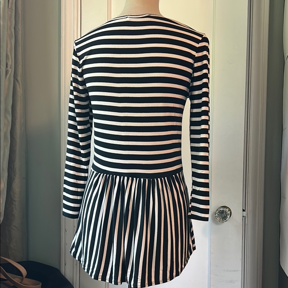 Les Amis Black and White Asymmetrical Top - Picture 5 of 11